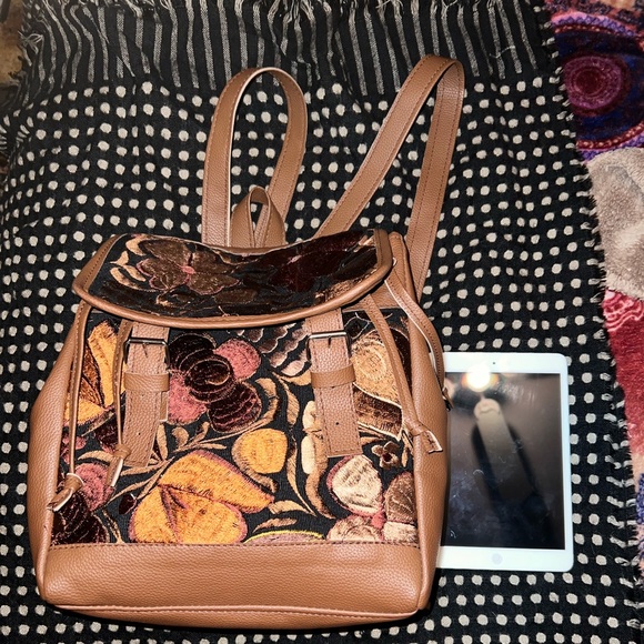 Handmade leather backpack embroidered - Picture 7 of 7